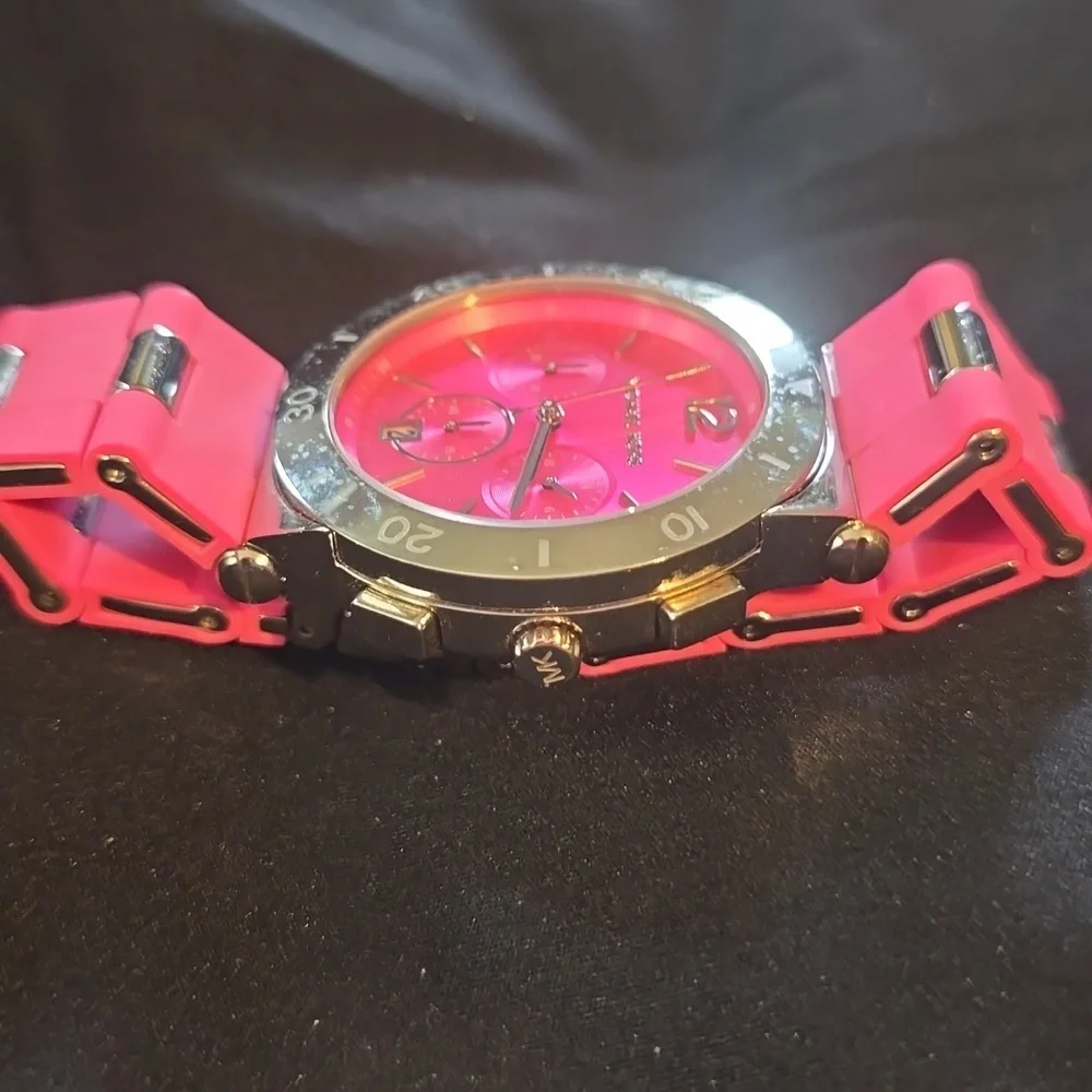 Michael Kors eye catching